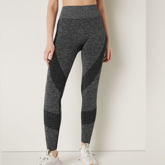 PINK Victoria’s Secret Seamless Workout Tight - Picture 2 of 9